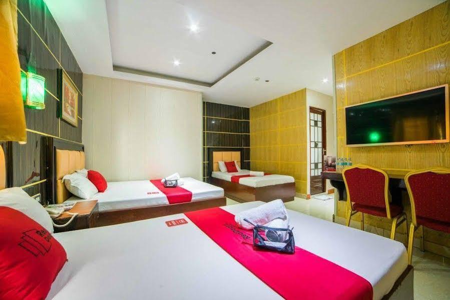 Reddoorz At Winter Hotel Araneta Quezon City Exteriör bild