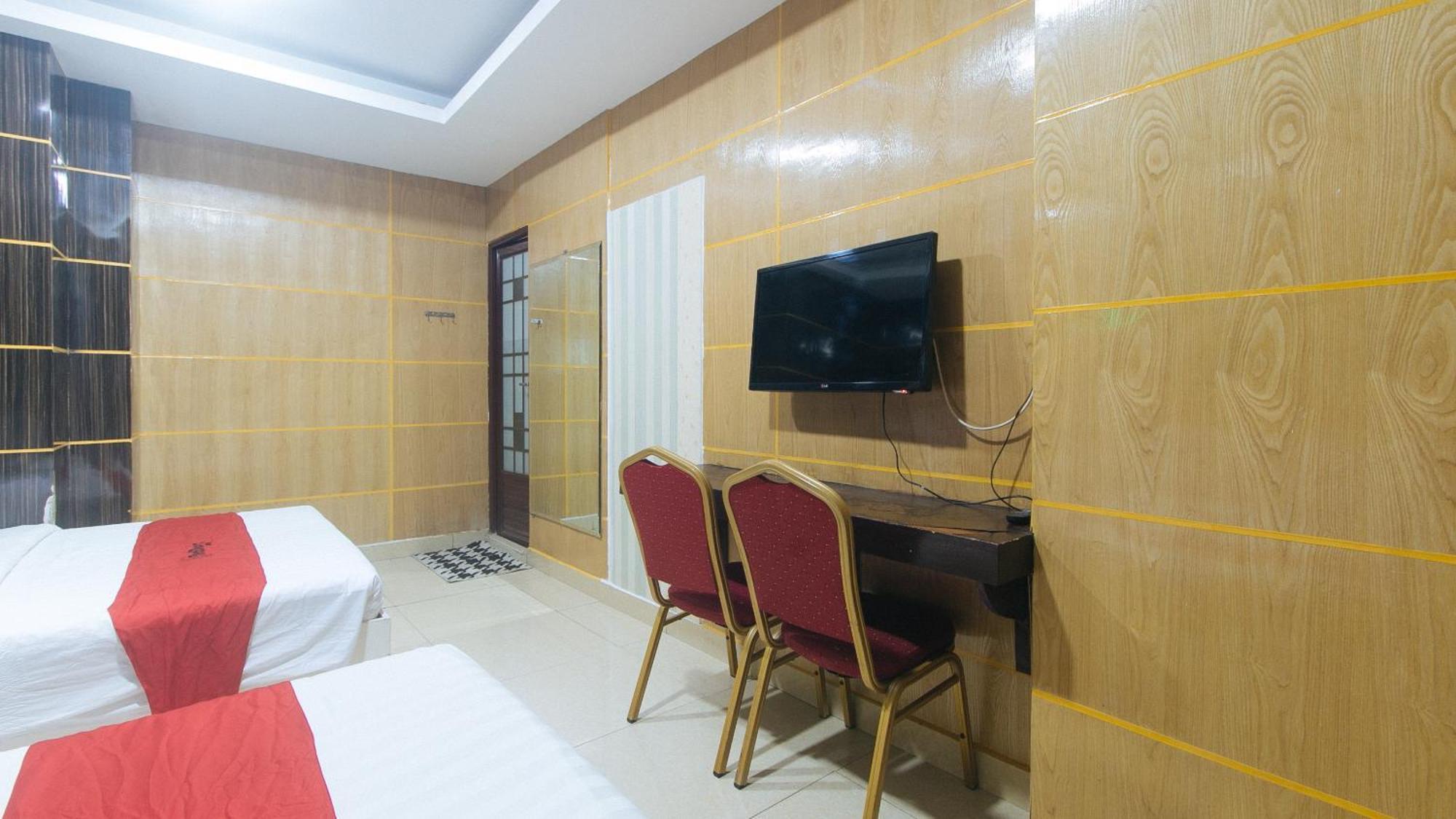 Reddoorz At Winter Hotel Araneta Quezon City Exteriör bild